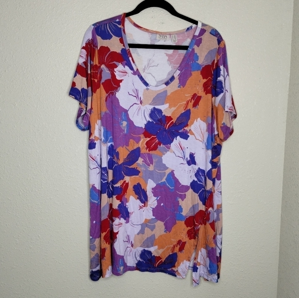 LOGO by Lori Goldstein Floral V-Neck Top size 2X